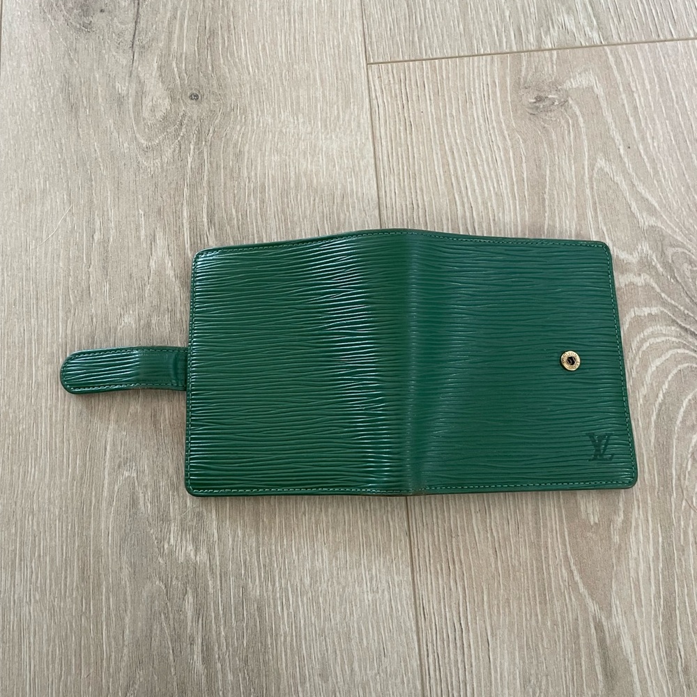 Louis Vuitton Epi Leather Wallet 💚 - Picture 3 of 16